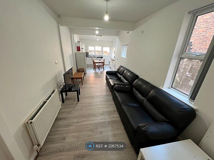 7 Bedroom Semi-Detached House To Rent In Booth Avenue, Manchester, M14