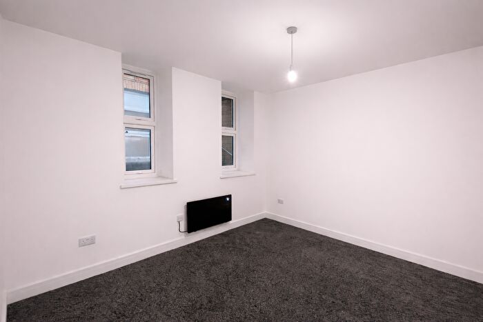 2 Bedroom Flat To Rent In Commercial Street, Newport, NP20