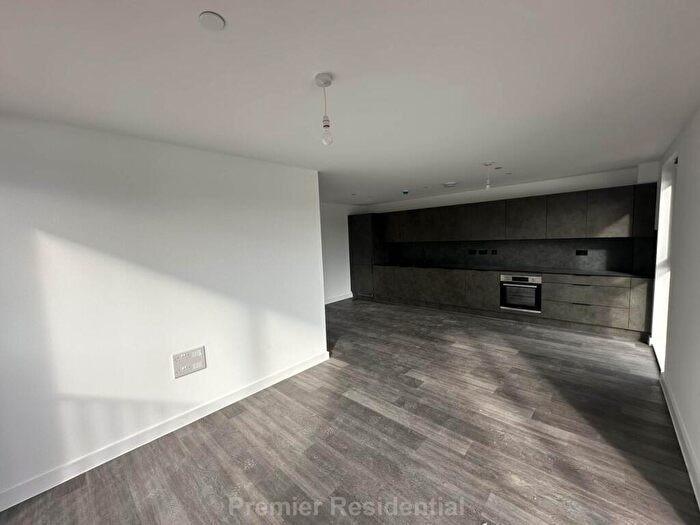 3 Bedroom Apartment To Rent In Ordsall Lane, Salford, M5