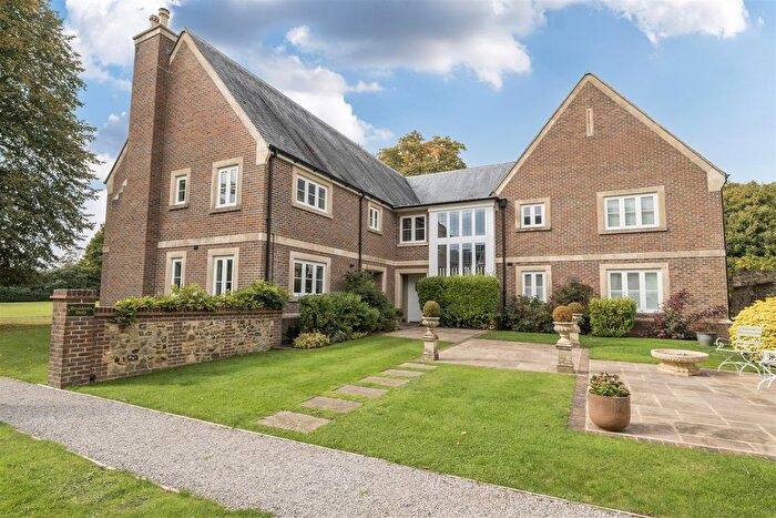2 Bedroom Flat To Rent In Ludshott Manor, Bramshott, Liphook, GU30