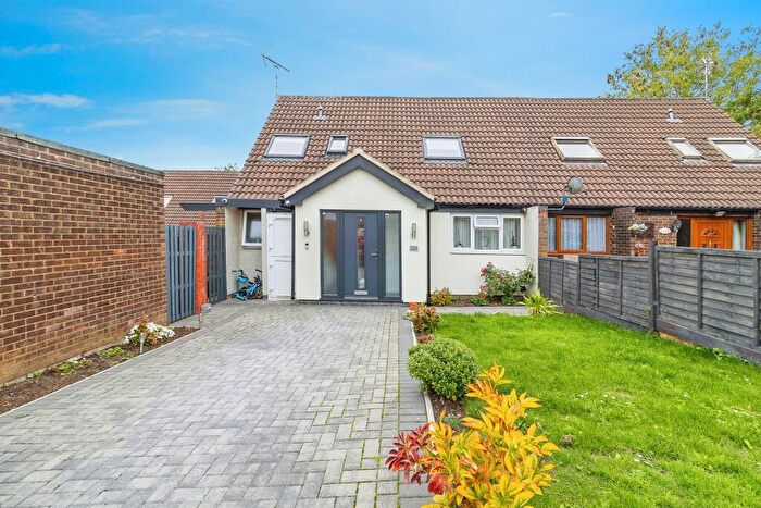 3 Bedroom Semi-Detached House For Sale In Arncliffe Drive, Heelands, Milton Keynes, MK13