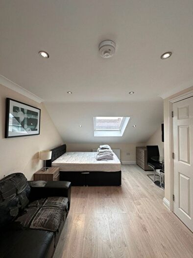 1 Bedroom Studio To Rent In Fencepiece Road, Ilford, IG6