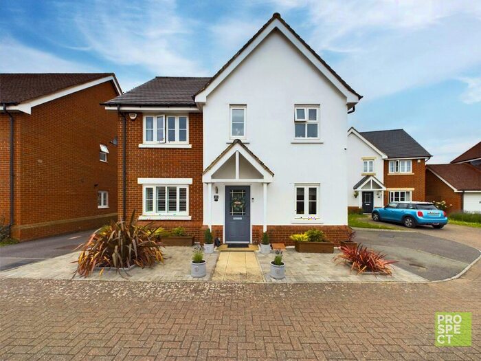 4 Bedroom Detached House For Sale In Wheatsheaf Close, Sindlesham, Wokingham, Berkshire, RG41