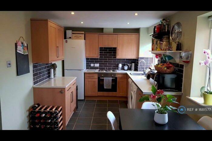 2 Bedroom Flat To Rent In Churchill Court, London, SE18