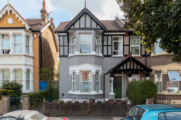 3 Bedroom Semi-Detached House To Rent In Wanstead Park Avenue, Aldersbrook, E12