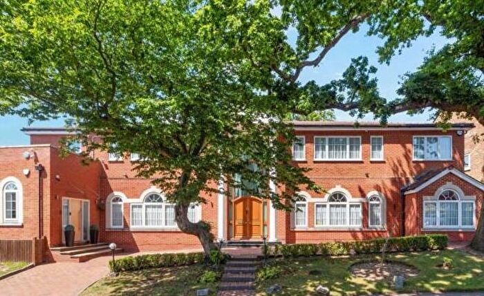6 Bedroom Detached House For Sale In Crooked Usage, London, N3