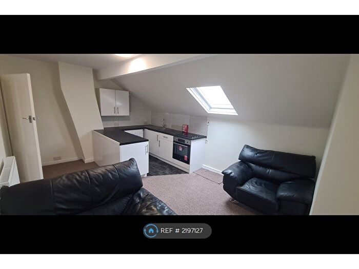 1 Bedroom Flat To Rent In Roman Place, Roundhay, LS8