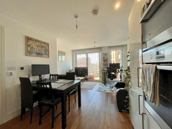 1 Bedroom Apartment To Rent In Hannaford Walk, Bow, E3