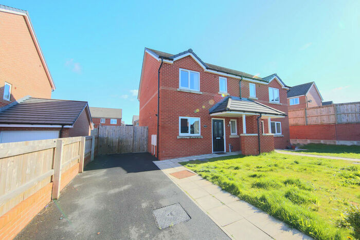 3 Bedroom Semi-Detached House To Rent In Briscoe Walk, Middleton, Manchester, M24