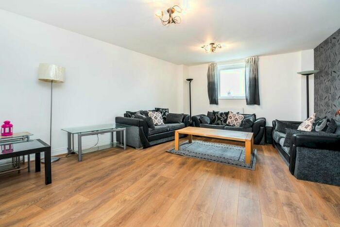 2 Bedroom Flat To Rent In Annes Court, Palgrave Gardens, Marylebone, London, NW1