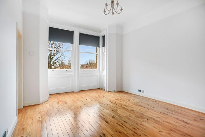2 Bedroom Flat For Sale In Cromwell Road, Hove, BN3