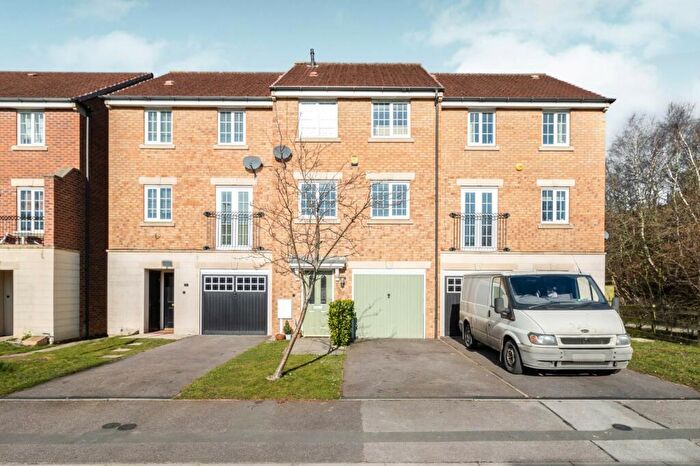 4 Bedroom Town House To Rent In Ruby Way, Berry Hill, Mansfield, NG18