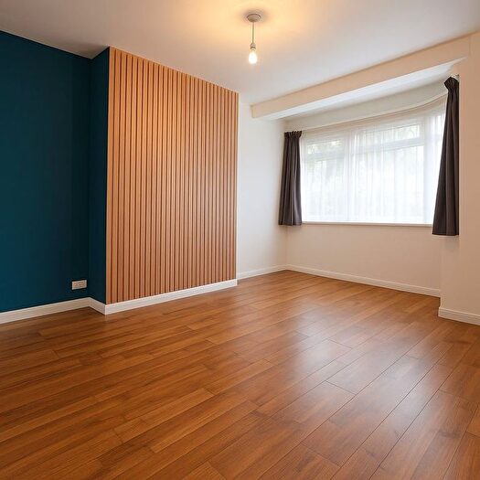 2 Bedroom Flat To Rent In Crest Drive, Enfield, EN3