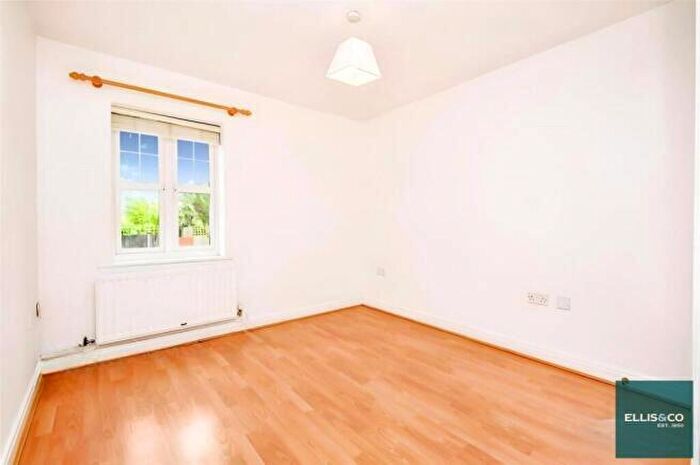 2 Bedroom Apartment For Sale In Honiton Gardens, London, NW7