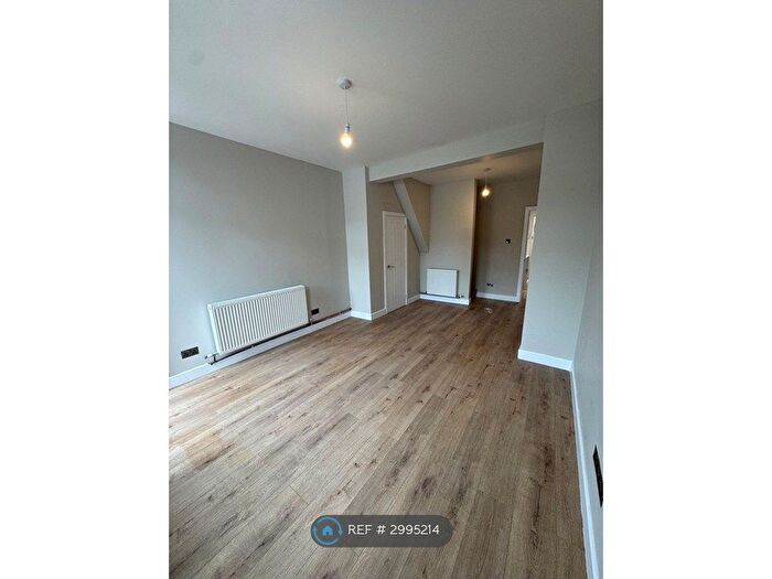 2 Bedroom Terraced House To Rent In Farringdon St, Hull, HU5
