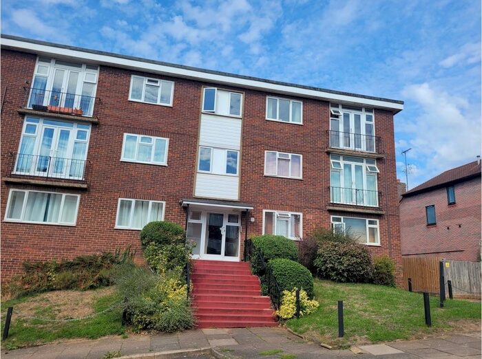 2 Bedroom Flat To Rent In The Larches, Luton, LU2