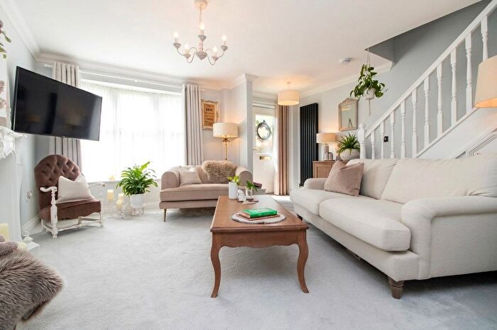 3 Bedroom Terraced House For Sale In All Saints Avenue, Margate, CT9 - Photo 2