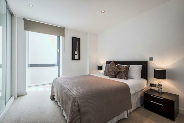 2 Bedroom Apartment To Rent In Alie Street, Epc:B, E1