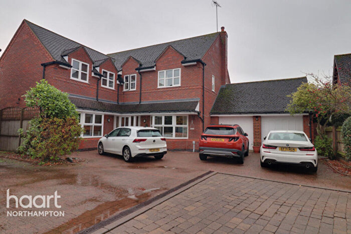 6 Bedroom Detached House To Rent In The Moorlands, Rushden, NN10