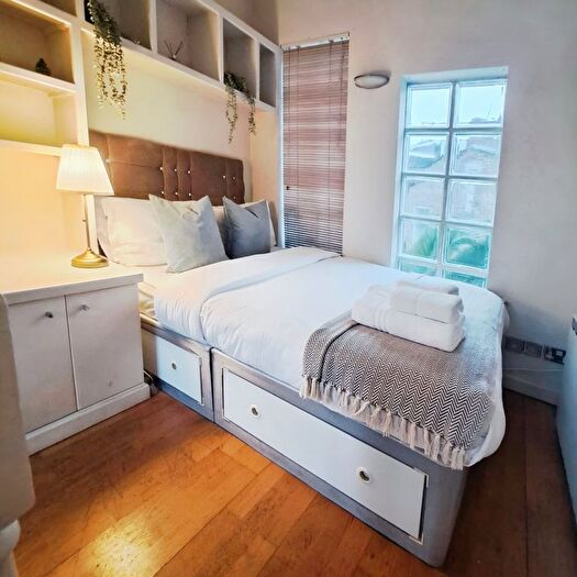 1 Bedroom Terraced House To Rent In Shorrolds Road, London, SW6