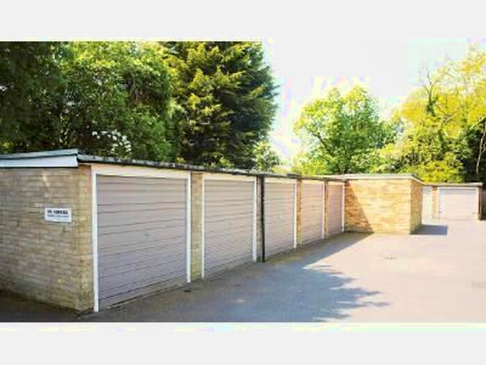 Garage / Parking To Rent In High Road, Whetstone North Finchley, N20