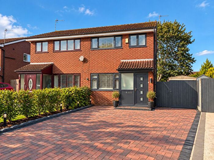 3 Bedroom Semi Detached House For Sale In Dove Close, Birchwood, WA3