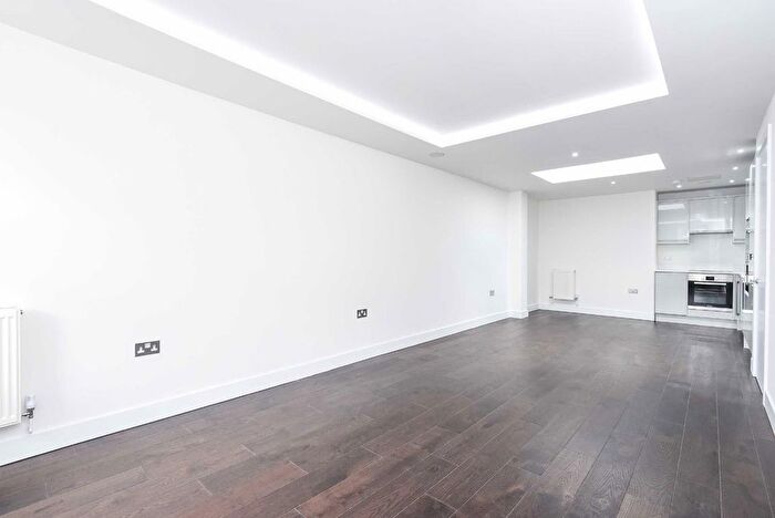3 Bedroom Flat For Sale In Lillie Road, Fulham, SW6