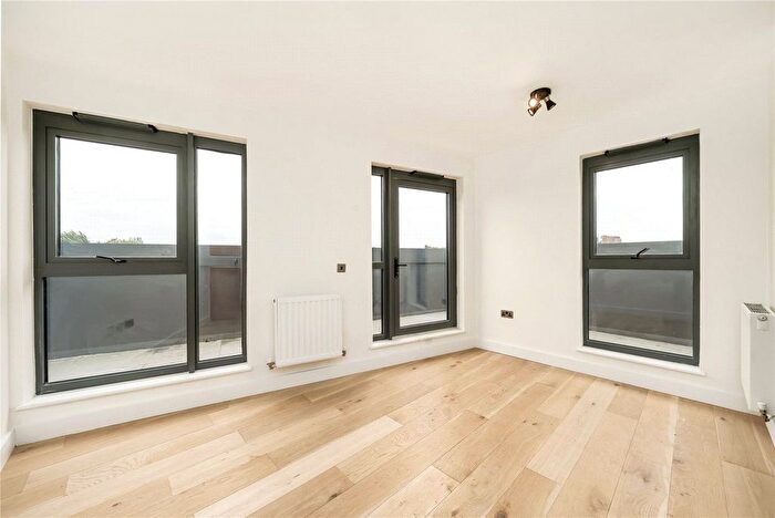 1 Bedroom Flat For Sale In Green Lanes Walk, London, N4