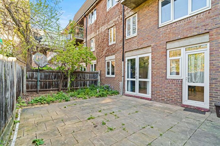 5 Bedroom Flat For Sale In Sedgmoor Place, London, SE5