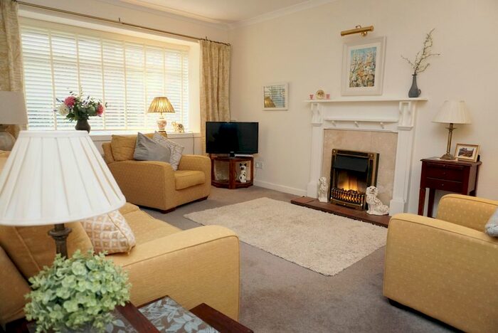 3 Bedroom Detached Bungalow For Sale In Dunrobin Crescent, Stewartfield, East Kilbride G74