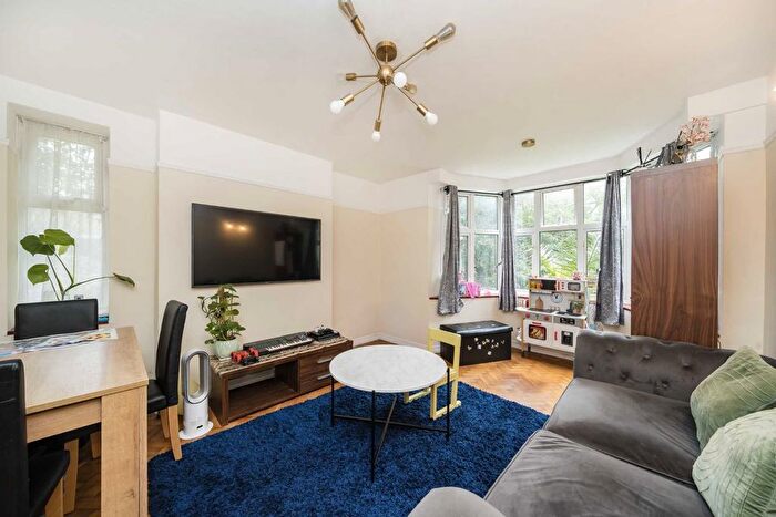 2 Bedroom Flat For Sale In Leigham Court Road, Streatham, SW16