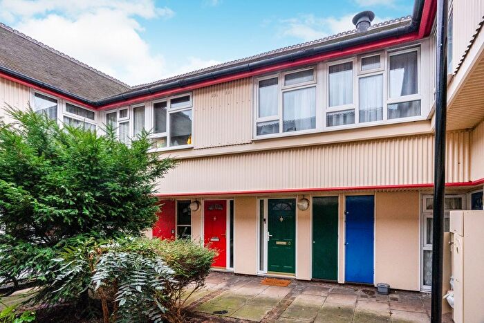 1 Bedroom Flat To Rent In Setchell Way, London, SE1