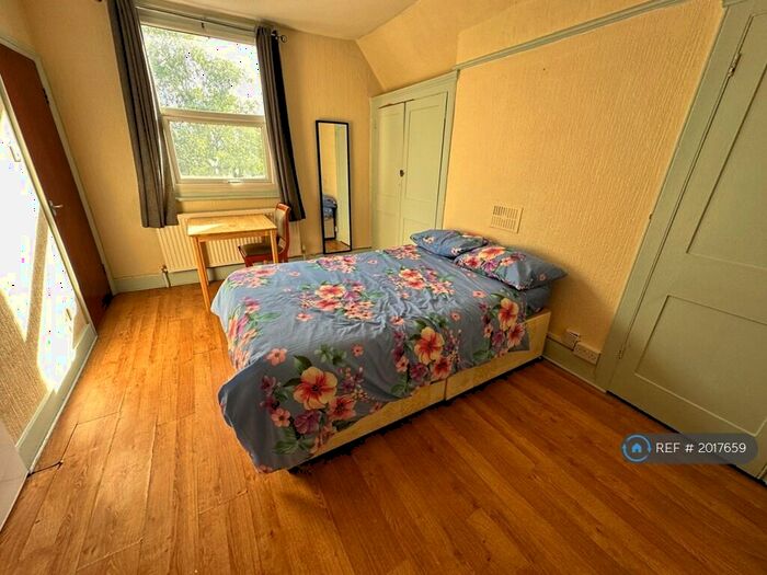 Studio To Rent In Green Lanes, London, N4