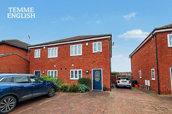 3 Bedroom Semi-Detached House For Sale In Elverston Side, Laindon, SS15