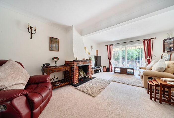 4 Bedroom Bungalow For Sale In Smallfield Road, Horley, Surrey, RH6