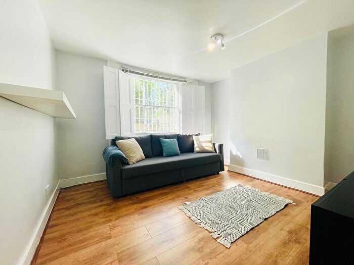 2 Bedroom Flat To Rent In Dalston Lane, London, E8