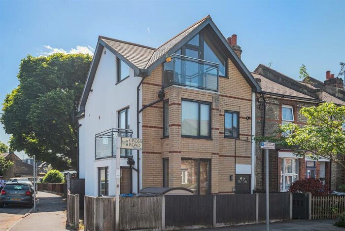 1 Bedroom Flat To Rent In Cross Road, Kingston Upon Thames, KT2