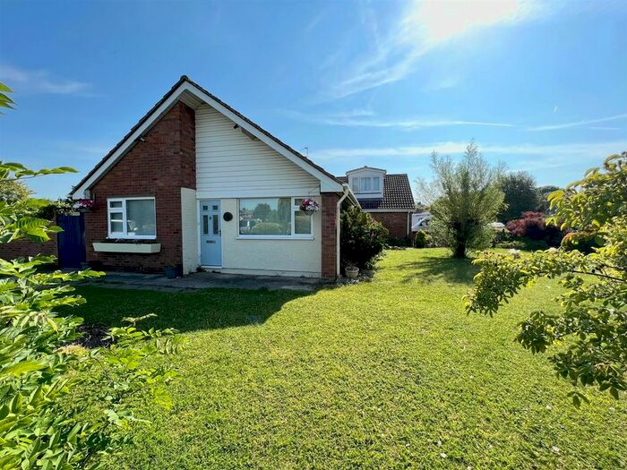 3 Bedroom Semi-Detached Bungalow To Rent In Mayfield Avenue, Grove, Wantage, OX12
