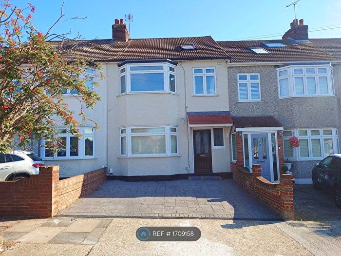4 Bedroom Terraced House To Rent In Woodfield Way, Hornchurch, RM12