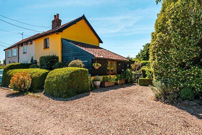 3 Bedroom Semi-Detached House For Sale In Harbour Lane, Garboldisham, IP22