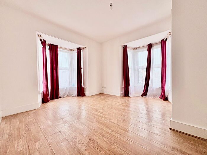 1 Bedroom Property To Rent In Walton Road, Hoddesdon, EN11