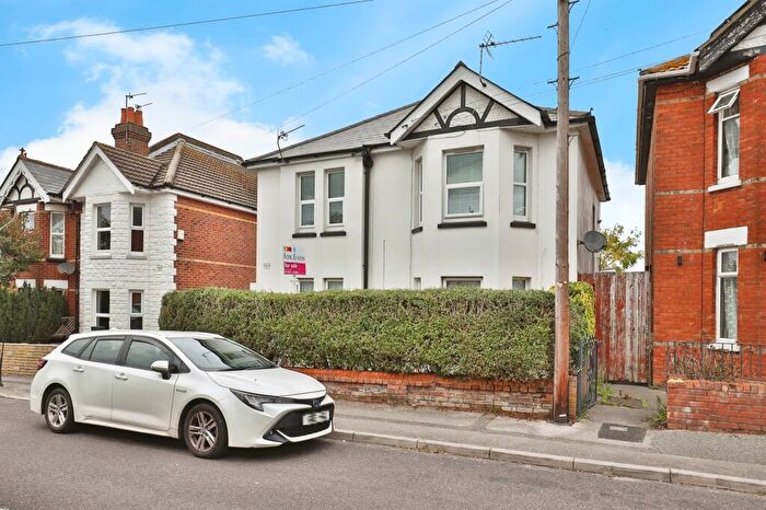 2 Bedroom Flat For Sale In Markham Road, Bournemouth, BH9