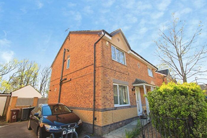 3 Bedroom Semi Detached House For Sale In Holmefield View Bradford, BD4