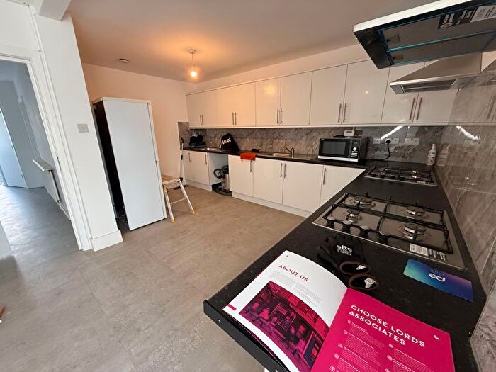 8 Bedroom Terraced House To Rent In Dunedin Way, Hayes, UB4