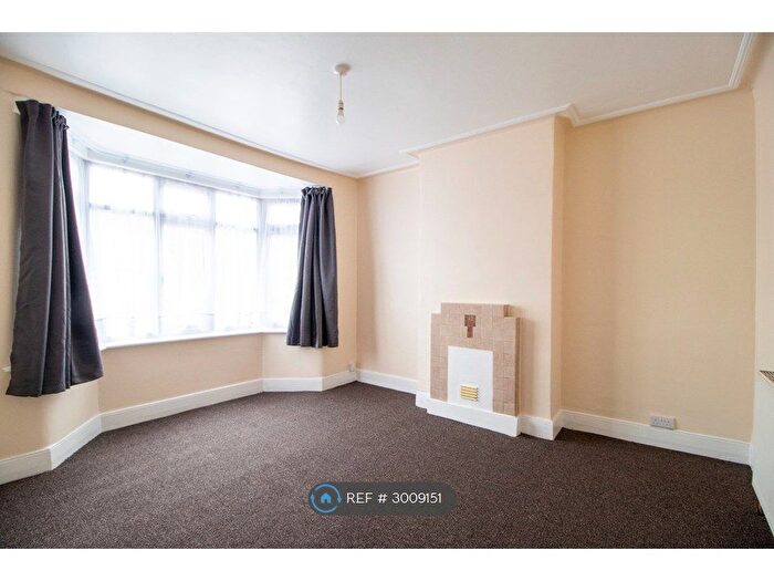 1 Bedroom Flat To Rent In Ilford Lane, Ilford, IG1