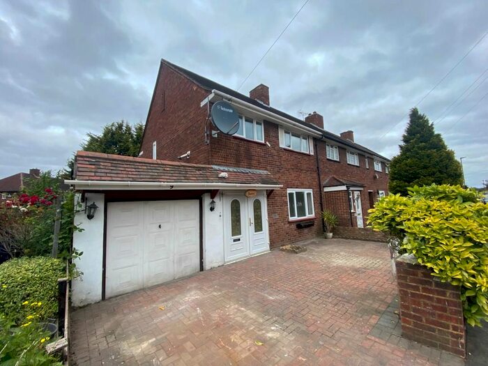 4 Bedroom End Of Terrace House To Rent In Cygnet Avenue, Feltham, TW14