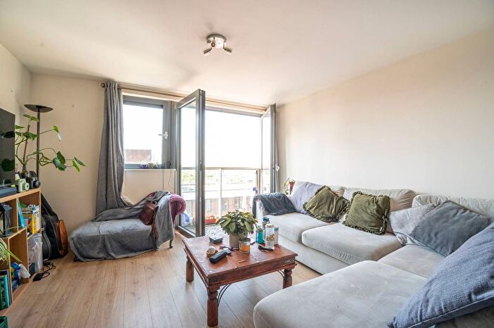 1 Bedroom Flat For Sale In Biggerstaff Road, Stratford, London, E15