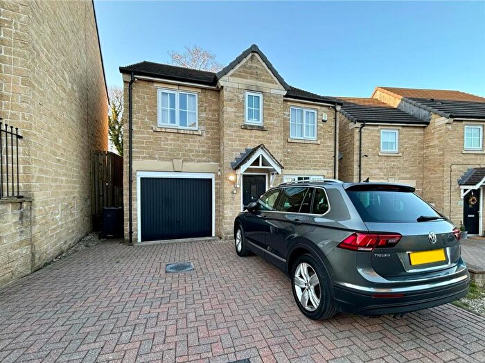 4 Bedroom Detached House For Sale In Far Hunger Hill Close, Queensbury, Bradford, BD13