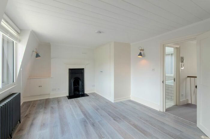 1 Bedroom Flat To Rent In Monmouth Street, London, Greater London, WC2H