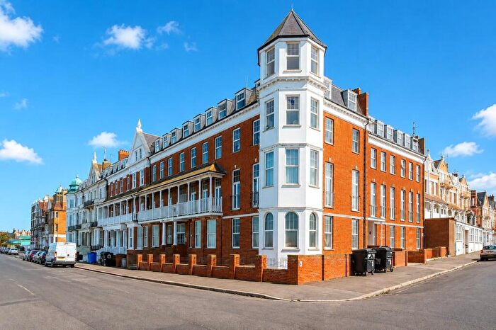 2 Bedroom Flat For Sale In First Avenue, Cliftonville, Margate, Kent, CT9